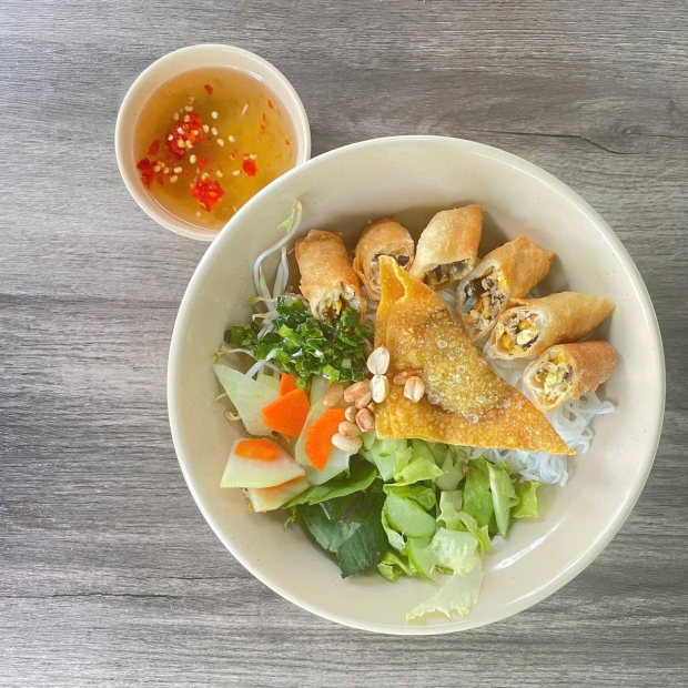 Bún Chả Giò - Hoành Thánh